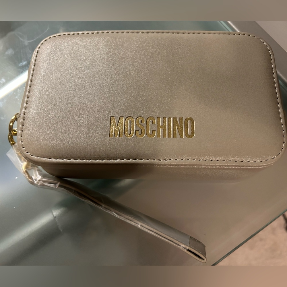 NWT Moschino Travel Kit China Airlines Moroccan Oil